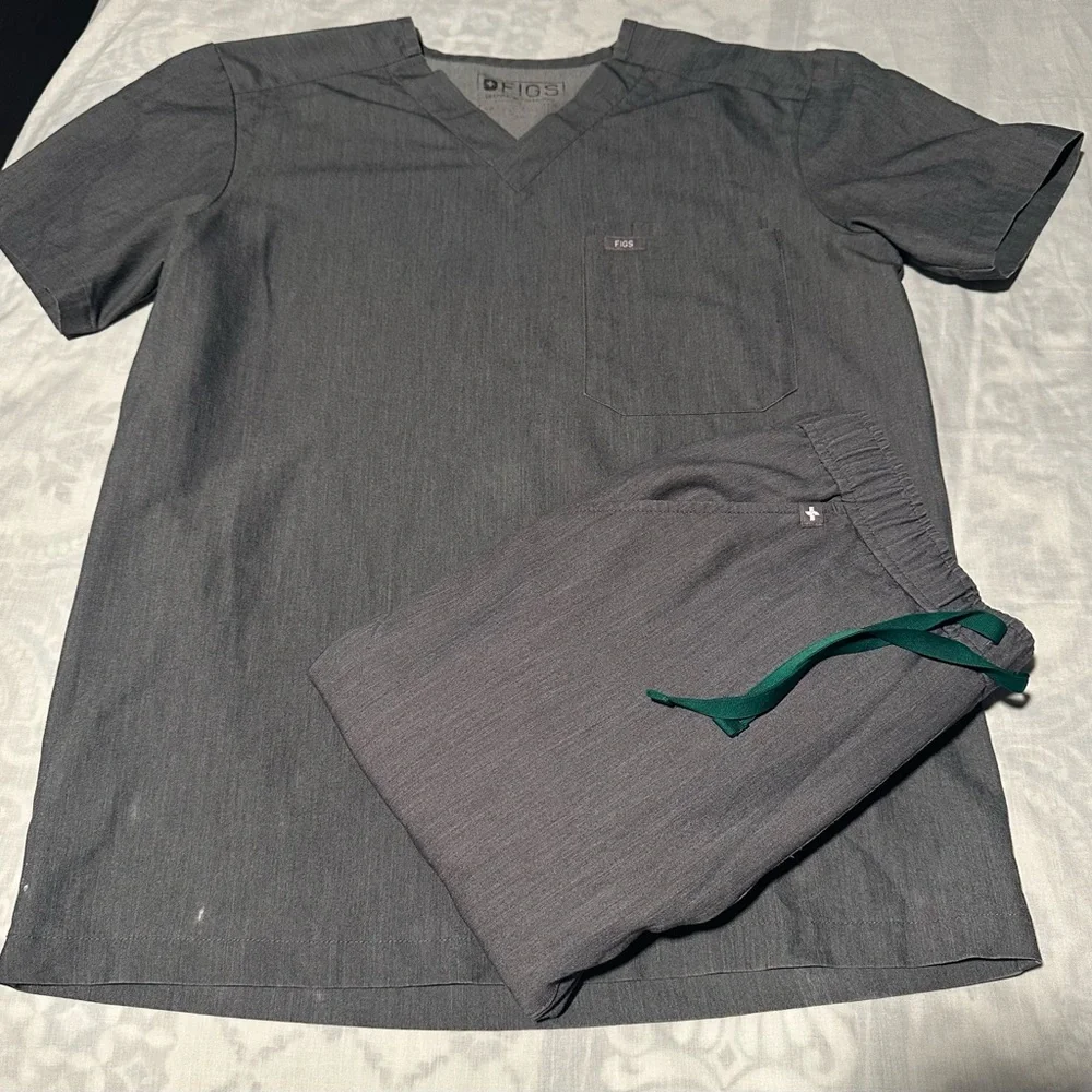 Figs Gray Scrub Mens jogger Set with Green Accent size top XS pants S